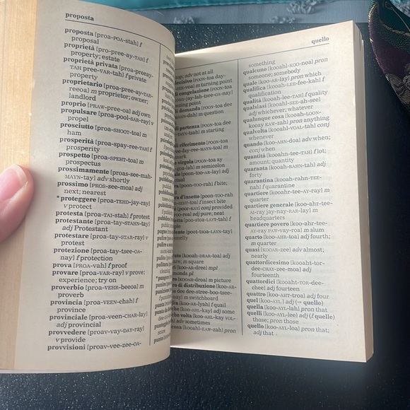 3/$30 Berlin’s Italian English pocket dictionary plus menu reader book - Picture 3 of 3